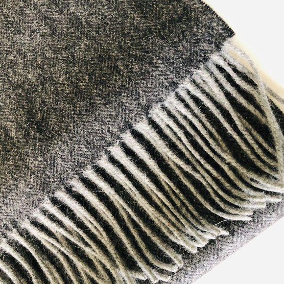 ELLIOT MULRYAN 100% Cashmere with 3" Fringe Scarf NIB - Picture 2 of 7